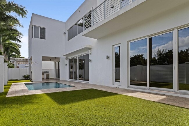10296 NW 74th Terrace in Doral, FL - Building Photo - Building Photo