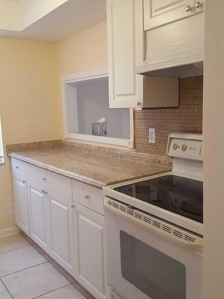 104 SE 10th St, Unit 101 in Deerfield Beach, FL - Building Photo - Building Photo