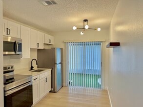 3015 Adrian Ave, Unit A in Largo, FL - Building Photo - Building Photo