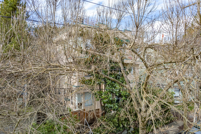 VICTORIA COURT CONDOMINIUM in Seattle, WA - Building Photo - Building Photo