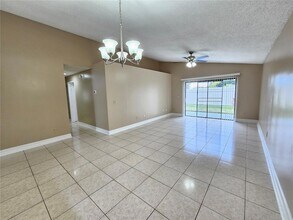 1024 Whalebone Bay Dr in Kissimmee, FL - Building Photo - Building Photo
