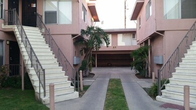 3384-3386 Martin Luther King Jr Blvd in Lynwood, CA - Building Photo - Building Photo