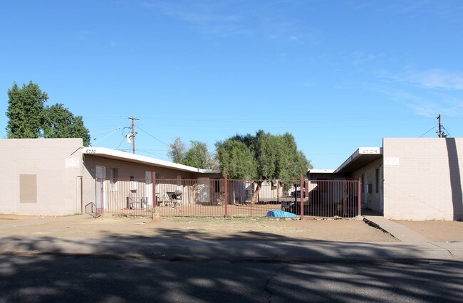 6730 W Palmaire Ave in Glendale, AZ - Foto de edificio - Building Photo