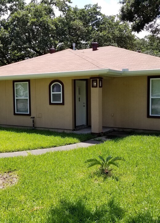 601 N Pruett St in Baytown, TX - Building Photo