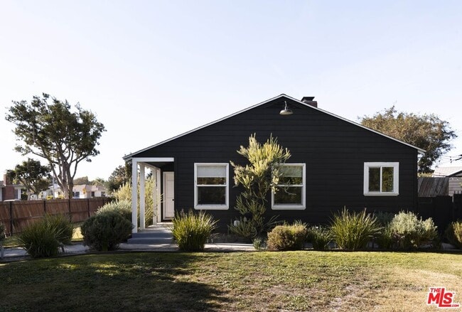 property at 2701 Coliseum St