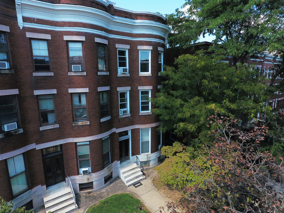 Charles Village End of Group in Baltimore, MD - Building Photo