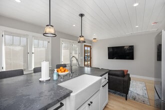 374 N Pine St in Orange, CA - Building Photo - Building Photo