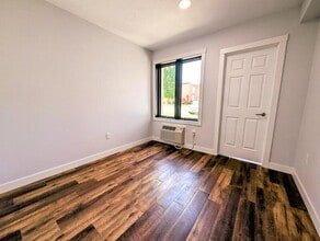 413 Jefferson St in Pella, IA - Foto de edificio - Building Photo