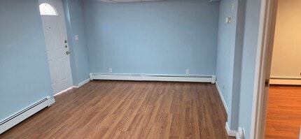 2393 Henry St in North Bellmore, NY - Foto de edificio - Building Photo