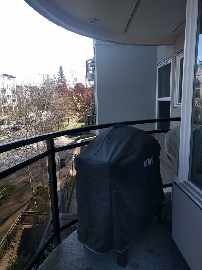 property at 1835 Queen Anne Ave N