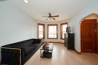 5018 W Pensacola Ave in Chicago, IL - Building Photo - Building Photo
