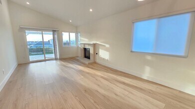 6853 Shearwaters Dr in Carlsbad, CA - Foto de edificio - Building Photo