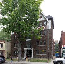 125 Vaughan Rd in Toronto, ON - Building Photo