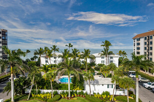 Vanderbilt Club in Naples, FL - Foto de edificio - Building Photo