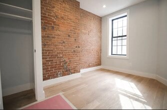 6702 60th St, Unit 1 in Ridgewood, NY - Foto de edificio - Building Photo