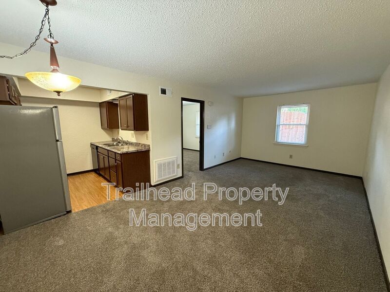 816 E Walnut St in Independence, MO - Building Photo
