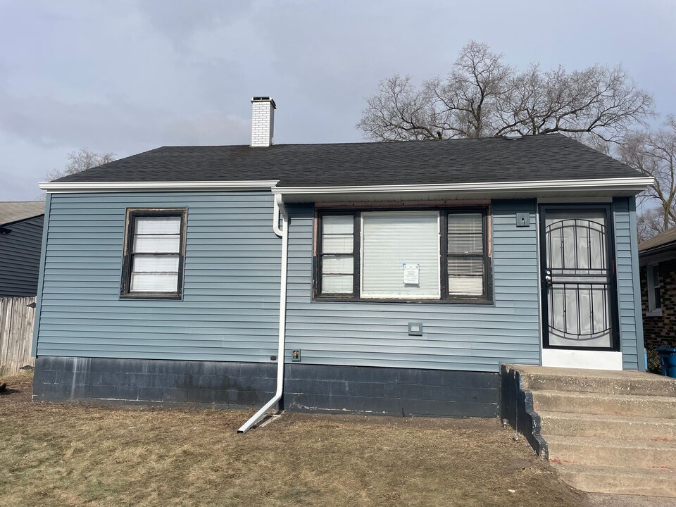 1070 E 35th Pl in Gary, IN - Building Photo