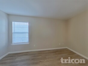 377 Longfellows Ln in Elgin, SC - Foto de edificio - Building Photo