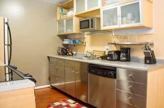 968 Larrabee St, Unit 216 in West Hollywood, CA - Building Photo - Building Photo