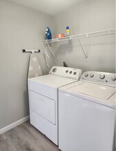 1334 W Ridgewood Ct in San Antonio, TX - Building Photo - Building Photo