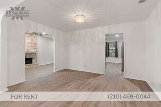 11214 Blue Waters in Helotes, TX - Building Photo - Building Photo