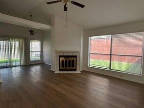 942 Boxwood Dr in Lewisville, TX - Building Photo - Building Photo