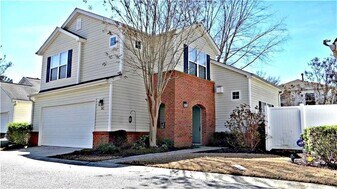 383 Windcroft Cir NW in Acworth, GA - Building Photo