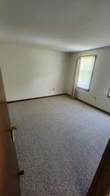 161 Riviera Dr in Agawam, MA - Foto de edificio - Building Photo