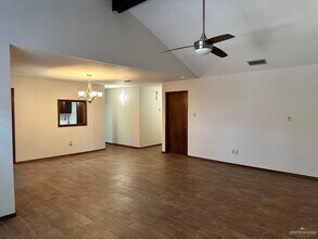 1105 Cardinal Ave in McAllen, TX - Building Photo - Building Photo