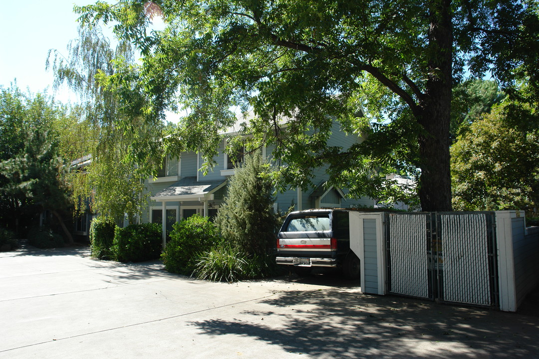 950 Pine St in Chico, CA - Foto de edificio