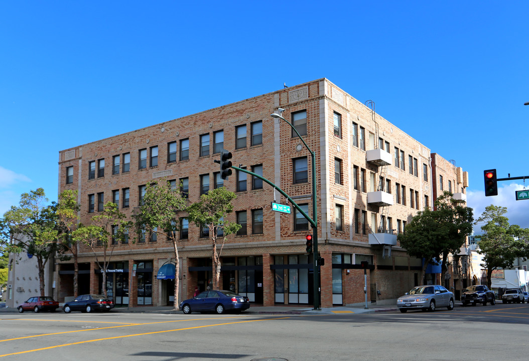 Lakemont Apartments in Oakland, CA - Building Photo