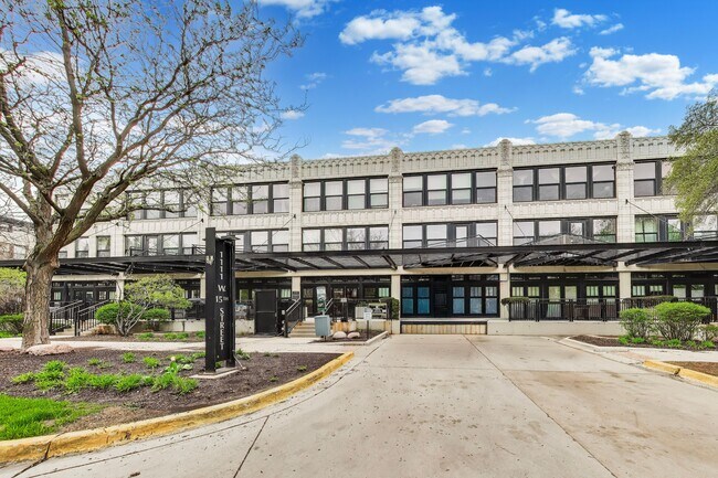 1111 W 15th St in Chicago, IL - Foto de edificio - Building Photo