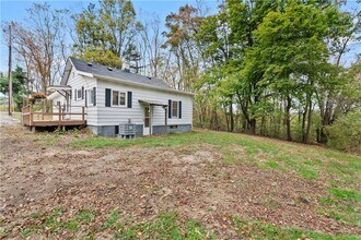 127 Magill Rd in Zelienople, PA - Building Photo - Building Photo