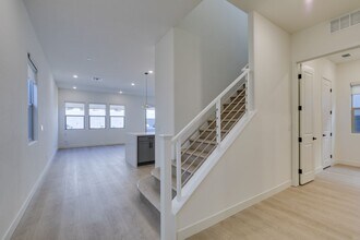 125 Silver Run Ln in Las Vegas, NV - Building Photo - Building Photo