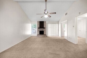 7204 Hardesty in San Antonio, TX - Foto de edificio - Building Photo