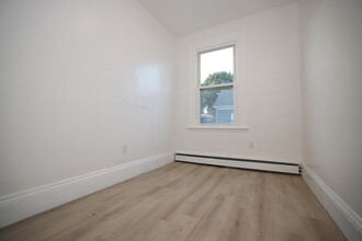 104 Thorndike St, Unit 2 in Cambridge, MA - Building Photo - Building Photo