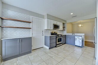 500 Thistlewood Dr in Austin, TX - Building Photo - Building Photo