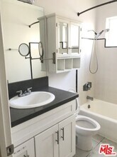 226 S Gale Dr-Unit -B in Beverly Hills, CA - Building Photo - Building Photo