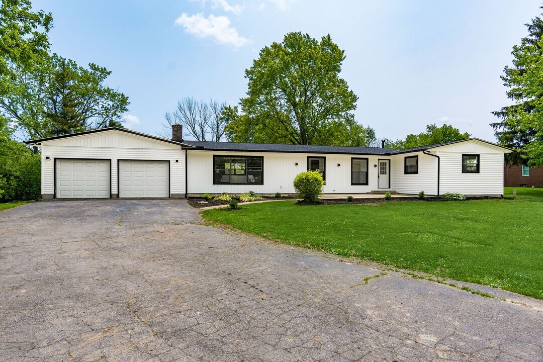 1071 US Hwy 42 SE in London, OH - Building Photo