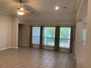 137 Antler Cir in Hollywood Park, TX - Foto de edificio - Building Photo