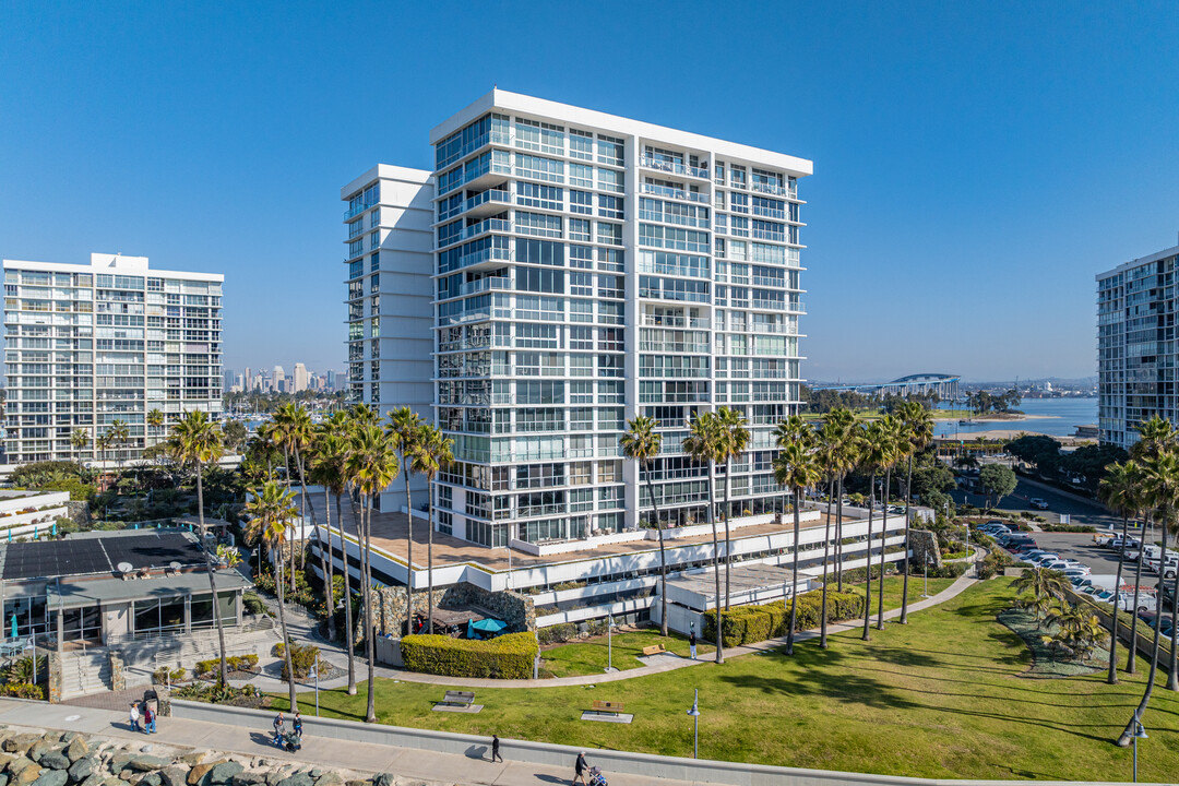 La Perla Tower in Coronado, CA - Building Photo