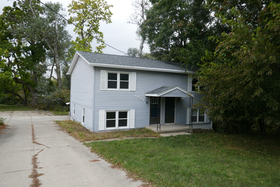 6900 Urbandale Ave in Urbandale, IA - Foto de edificio