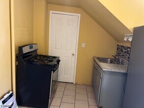 108 N Munn Ave in East Orange, NJ - Building Photo - Building Photo