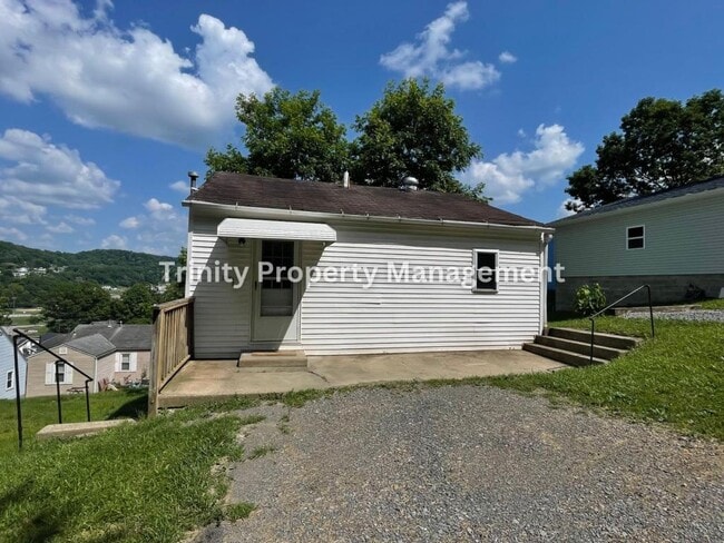 204 Burton Ave in Nutter Fort, WV - Building Photo - Building Photo
