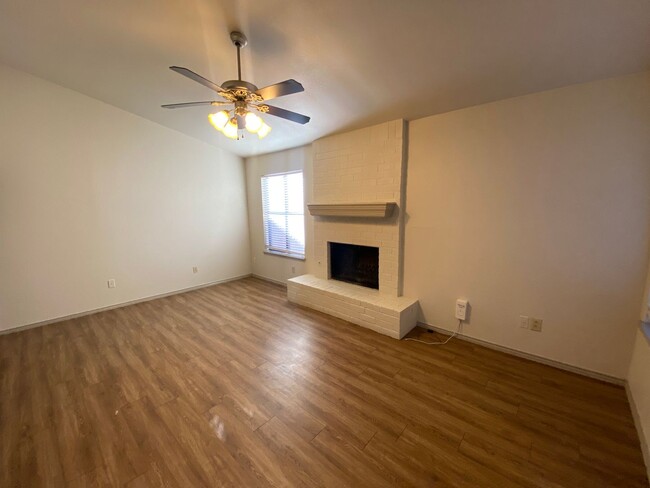 2027 S Loop 289 in Lubbock, TX - Building Photo - Building Photo