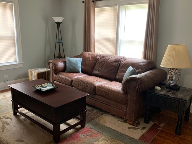 1409 Winburn Dr, Unit Right in Atlanta, GA - Building Photo - Building Photo