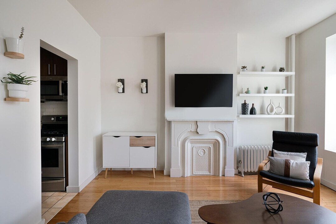 469 Columbus Ave in New York, NY - Building Photo