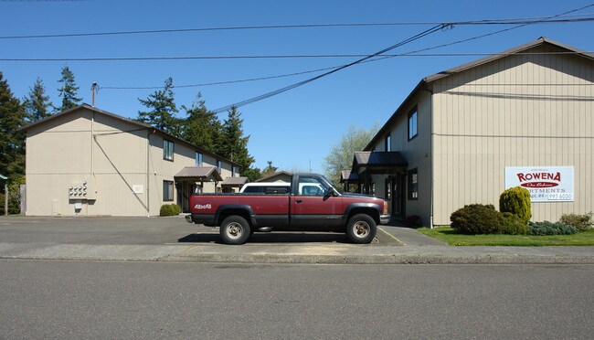 Rowena Apartments in Florence, OR - Building Photo - Building Photo