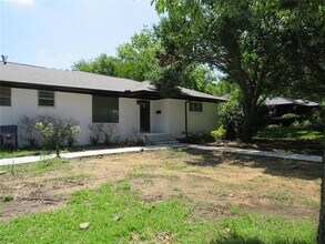 818 Thomas St in Denton, TX - Building Photo - Building Photo