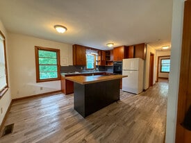 325 4th St in Calhoun, KY - Building Photo